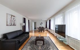 Nice And Big 1 Bedroom Flat City Center/Near Lake